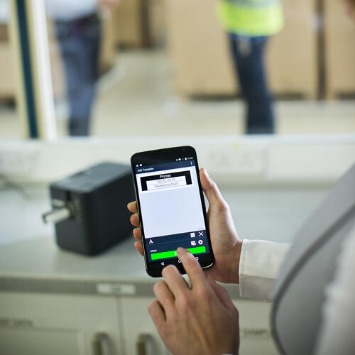 Brother PT-900W Imprimante d'étiquettes laminées de bureau sans fil