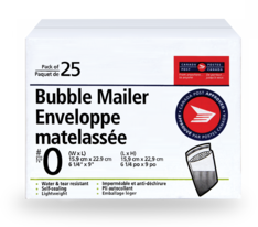 Paquet de 25 enveloppes no 0 matelassées avec dimensions, 2 logos de Postes Canada et image d’enveloppe matelassée ouverte