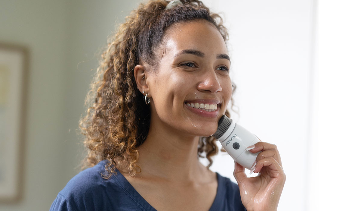 Facial cleansing brushes